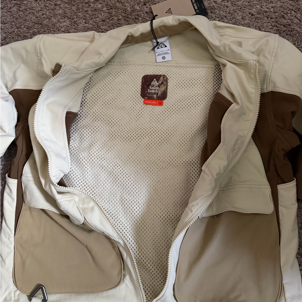 Nike ACG Smith Summit UV Repel Jacket Khaki Beige Mens Small HV0598-229 - Picture 7 of 9